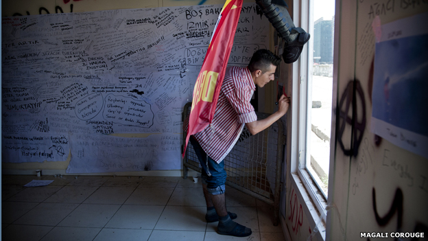 Man writes on museum wall